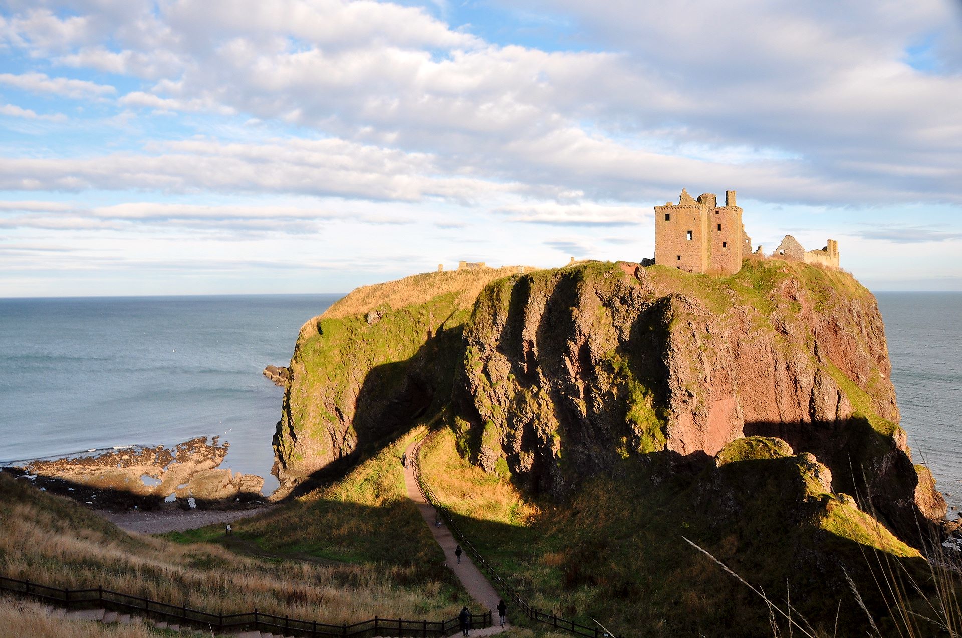Dunnottar Castle, Stonehaven (Photo license: CC BY-SA 2.0)